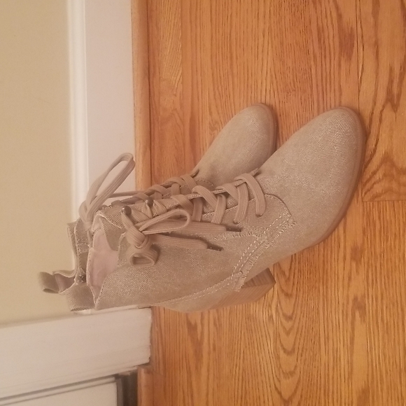 Splendid Shoes - Splendid canvas booties 9M